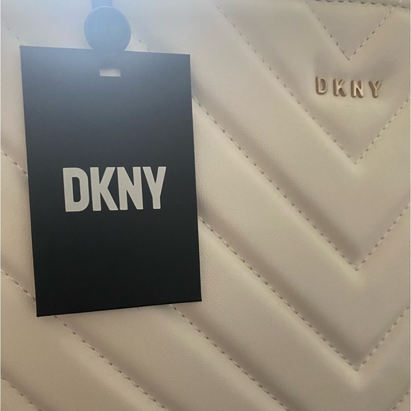 𝐃𝐊𝐍𝐘 Quilted Satchel - Picture 6 of 7